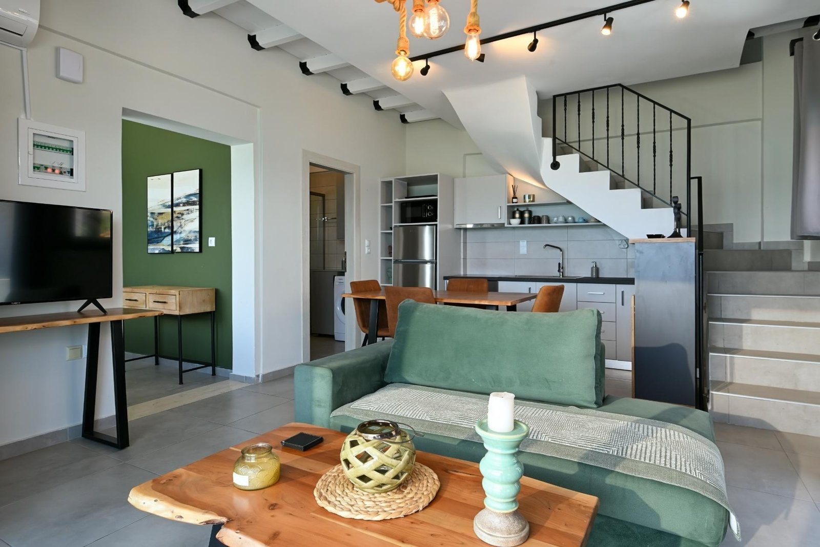 Ciel Suite 2 loft space with warm jacuzzi